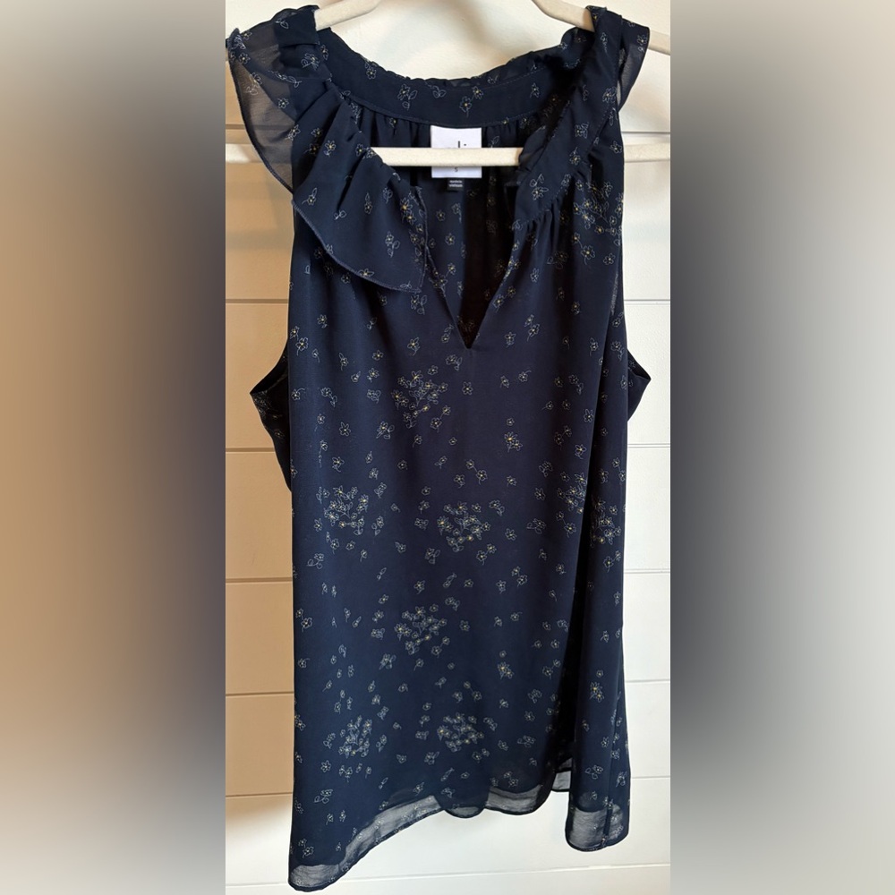 CAbi Ever Top M3984 Navy Floral Sleeveless Halter-Style Top w Ruffled Neckline - Picture 4 of 12